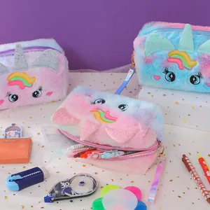 Neceser de unicornio de peluche con melena de arcoíris y detalles brillantes de moda