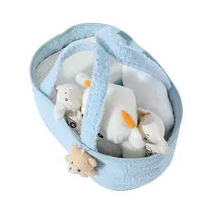 Baby-Aufbewahrungskorb aus blauem Teddy-Fleece mit Plüschtieren und Windelorganizer