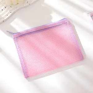 Pochette cosmétique portable en filet rose avec fermeture éclair violette pour maquillage