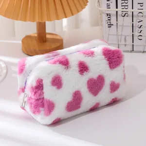 Neceser de peluche suave con corazones rosas y cierre de cremallera metálica
