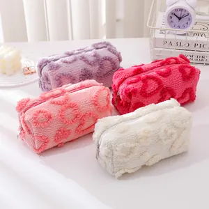 Large Capacity Heart Pattern Plush Pencil Case Cute Sherpa Fleece Makeup Cosmetic Bag Portable Travel Organizer For School Girls