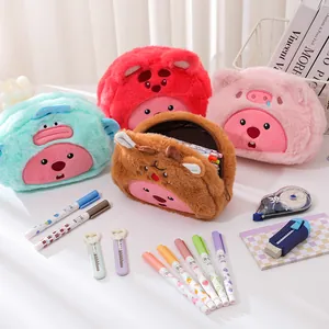 Vue de dessus de trousses Loopy en peluche avec divers costumes d'animaux mignons