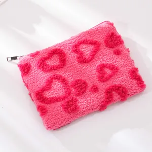 Borsa per cosmetici in peluche fucsia con motivo a cuore e cerniera argento