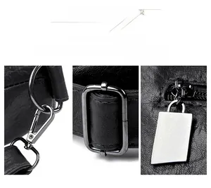 Dettaglio degli accessori in metallo e della pelle nera martellata su borsa da moto