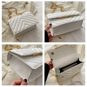 Dettaglio borsa trapuntata bianca con catena dorata e chiusura magnetica interna