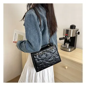 Sac bandoulière matelassé noir chic avec chaîne dorée et motif étoile pour femme