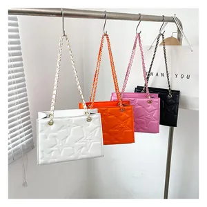 Sac à Épaule en Cuir PU pour Femmes avec Gaufrage d'Étoile Mode Chaîne Métallique Sac Bandoulière Petit Carré Navettage