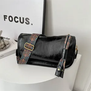 Women Vintage PU Leather Shoulder Bag With Colorful Woven Wide Strap Pillow Hobo Crossbody Bag Casual Large Capacity Travel Handbag