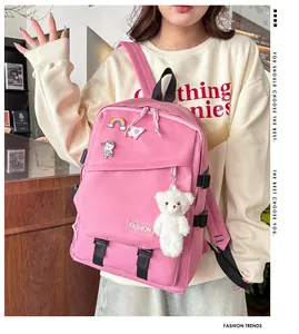 Détails du sac à dos scolaire rose avec badges mignons, pendentif ours et boucles doubles