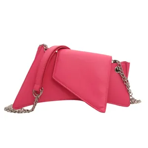 Bolso geométrico rosa con cadena plateada y acabado de cuero PU liso de alta calidad