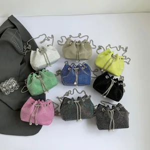 Sac Seau à Strass Mode pour Femmes Cordon de Serrage Sac Bandoulière Chaîne en Métal Décoration de Künstliche Perles Sac de Soirée