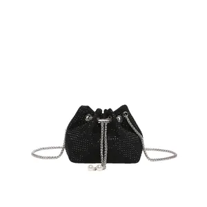 Sac seau noir élégant avec strass brillants, cordon à perles et chaîne en argent