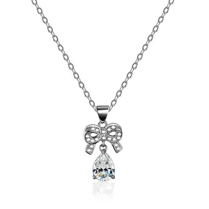 Elegante 925 Silberhalskette mit birnenförmigem Moissanit-Anhänger und Schleifen-Design