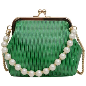 Pleated shell-shaped crossbody bag in green PU leather with elegant pearl handle strap