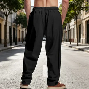 Vue arrière d'un pantalon décontracté pour homme en coton et lin noir ample et droit