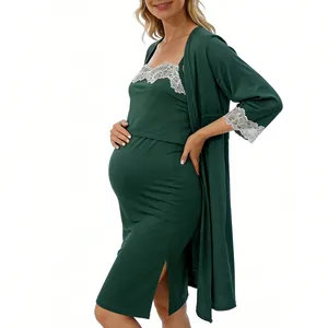 Set pigiama premaman verde scuro con vestaglia in seta e bordo in pizzo elegante