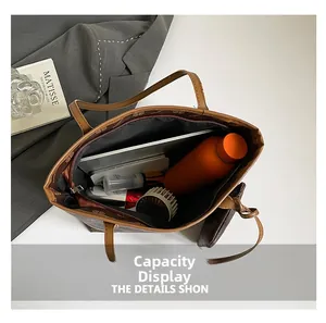 Intérieur spacieux du sac cabas vintage avec rangement pour ordinateur et accessoires