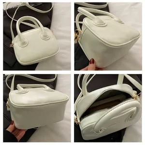 Detailansichten der beigen PU-Lederhandtasche mit Innenraum und goldenen Beschlägen