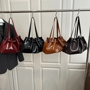 Damen Mode Gerafft PU Leder Umhängetasche Glänzend Ölwachs Achseltasche Vintage Minimalistisch Einfarbig Tote Handtasche