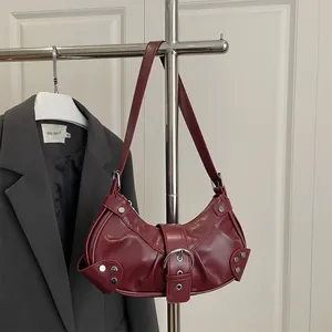 Sac sous le Bras en Cuir PU Vintage pour Femmes Style Punk Y2K Sac à Épaule Hobo Plissé avec Rivets et Boucle en Métal