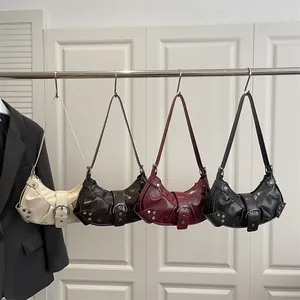 Sacs portés épaule plissés rétro avec rivets déclinés en quatre coloris