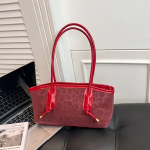 Borsa da Sottobraccio Donna con Stampa Leopardata di Lusso Effetto Scamosciato con Nodi in Metallo per Ufficio
