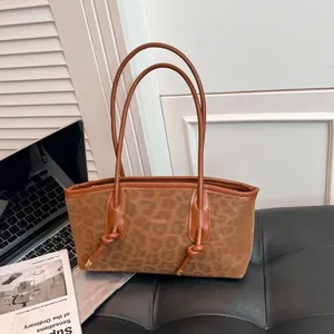 Borsa tote leopardata alla moda con manici in pelle e dettaglio logo GIHAIDI dorato
