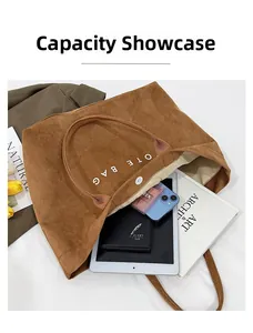 Capacité intérieure du sac cabas en daim avec tablette, carnet et objets du quotidien