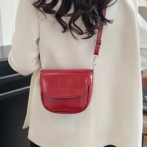 Minimalist PU Leather Saddle Shoulder Bag For Women Shiny Finish Crossbody Bag Commuting Daily Casual Trendy Fashion Handbag