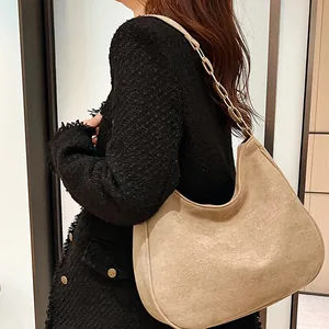 Minimalistische beige matte suède hobo tas met dikke kettingriem voor dames mode stijl