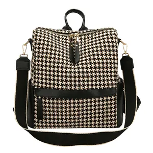 Sac à dos pied-de-poule noir et blanc classique avec détails en cuir et poignée