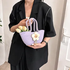 Süße lila gewebte Handtasche für Damen mit 3D-Blume und elegantem Tragegriff