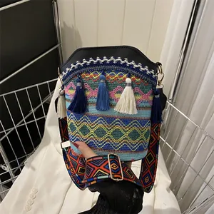 Borsa a Secchiello in Maglia Stile Bohémien Etnico per Donna Motivo Geometrico Retrò Nappine Tracolla Colorata