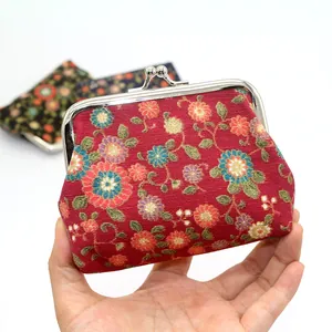 Stoffen portemonnee met bloemenprint en metalen kliksluiting in diverse mooie kleuren