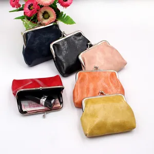 Detail van 4-inch waslederen portemonnees met kiss-lock sluiting in zes vintage kleuren