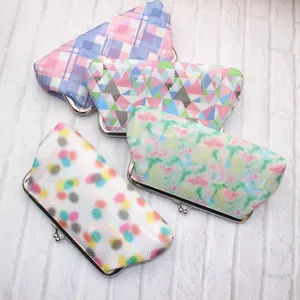 Detailopname van glitter PU-lederen tasjes met vintage metalen sluiting en diverse dessins
