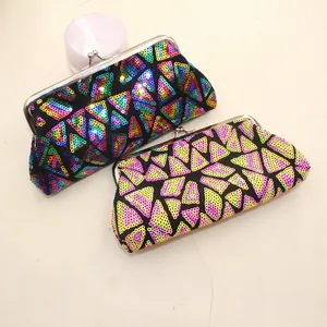 Funkelnde Pailletten-Clutch mit geometrischem Dreiecksmuster und Metall-Kugelverschluss