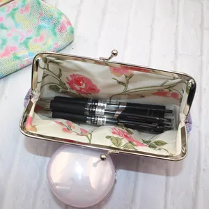 Holografische PU-lederen portemonnee en etui met bloemenvoering en metalen sluiting