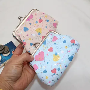 Porte-monnaie pailleté en cuir PU avec imprimés étoiles et fermoir métallique