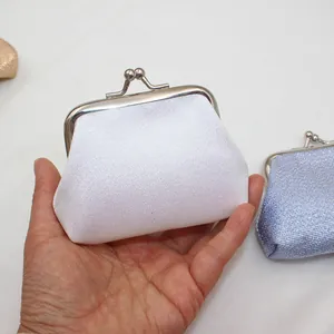 Mini porte-monnaie mignon de 3 pouces en paillettes avec fermoir rétro en métal