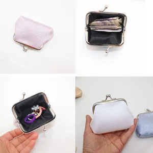 Mini porte-monnaie de 3 pouces à paillettes avec fermoir bisou en métal et tissu brillant