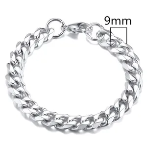 Dettaglio di un bracciale a catena cubana in acciaio inossidabile argento largo 9mm