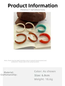 Detail showing 6.8cm tortoiseshell C-shape resin hoop earrings with weight specifications