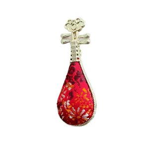 Elegante broche de laúd dorado con bordado floral rojo para accesorios Hanfu y Cheongsam
