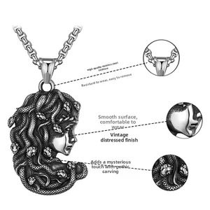 Collana con ciondolo testa di Medusa vintage in acciaio inossidabile e dettagli gotici