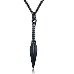 Minimalistische schwarze Edelstahl-Ankh-Speerspitzen-Halskette für Herren auf weißem Grund