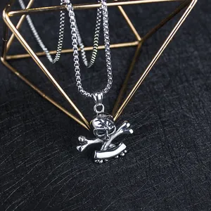 Collana con ciondolo a teschio e ossa incrociate in acciaio inossidabile argento vintage