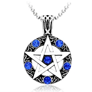 Vintage-Pentagramm-Anhänger aus Titanstahl mit funkelnden blauen Kristallen an Perlenkette