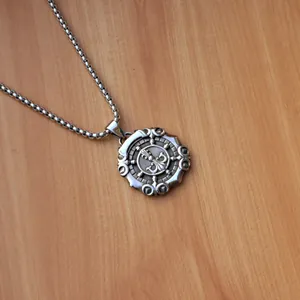 Collana con pendente fleur-de-lis in acciaio inox argento retro e catena box