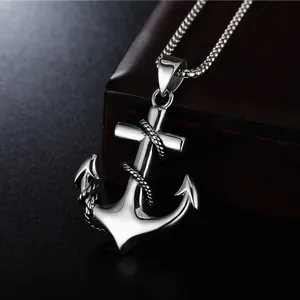 Collier avec pendentif ancre punk vintage en acier inoxydable sur boîte en bois